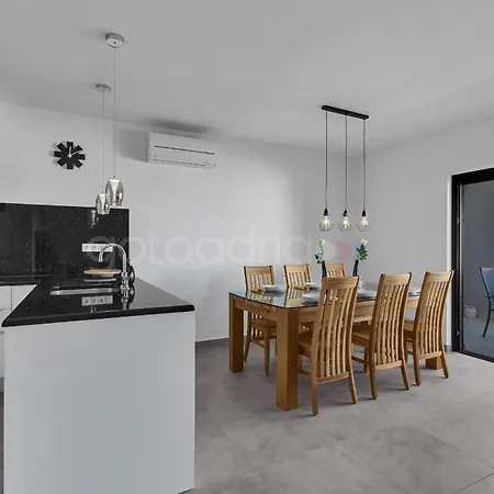 Luxury Lotus Apartment Makarska
