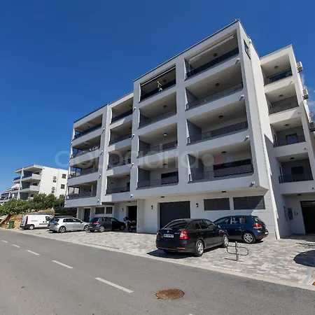 Luxury Lotus - Free Parking Apartment Makarska