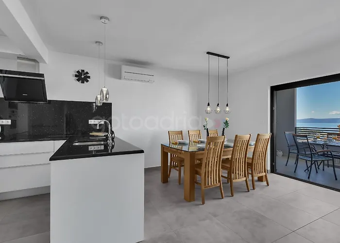 Luxury Lotus - Free Parking Apartment Makarska
