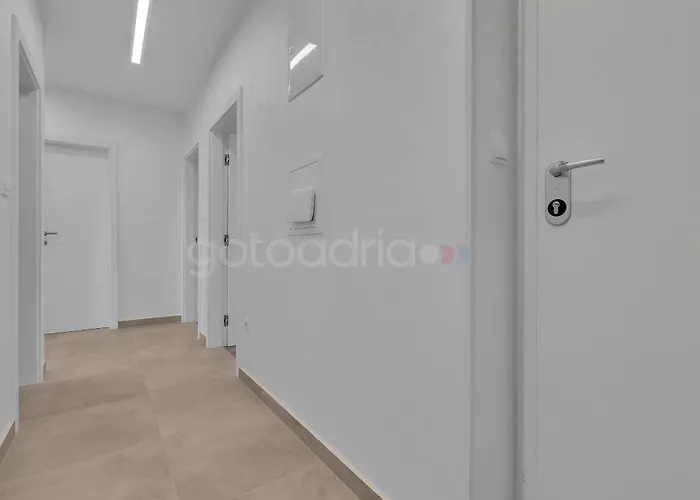 Luxury Lotus - Free Parking Apartment Makarska