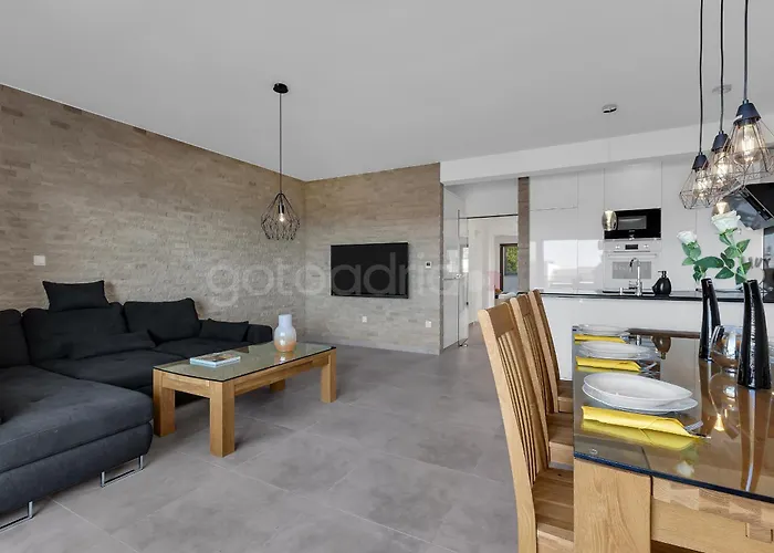 Luxury Lotus - Free Parking Apartment *